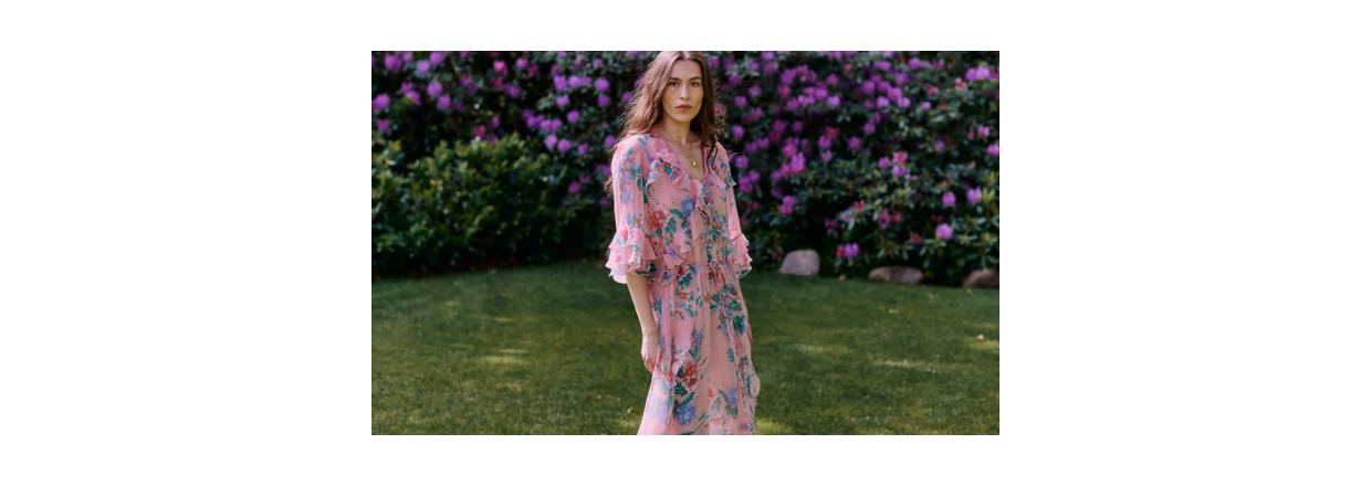 Kjoler, bluser, bukser og alt andet i nyeste mode hos Nora M�