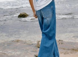 Jeans til kvinder hos Noramoe - Jeans i perfekte pasformer: straight, skinny, flare og mom.