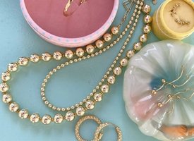 reringe, ringe og halskder fra danske smykkebrands. Perfekte gaver.