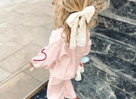 Udvalgte brnevarer i blde materialer og fine farver. Hurtig levering.