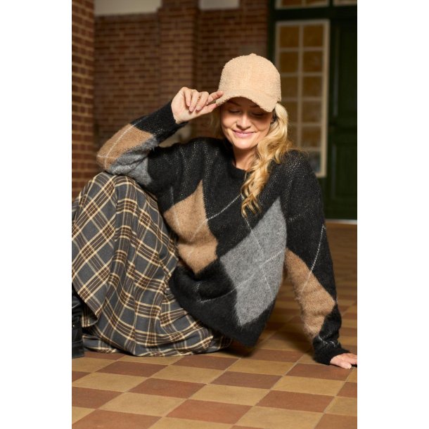 Black Colour - Beth Argyle Strik Jumper - Black