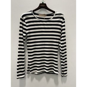 Marta - Begonia LS tee - Black