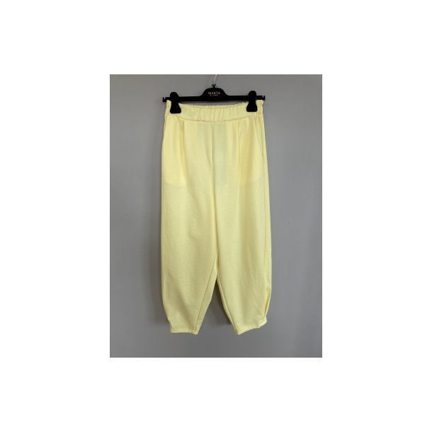 Marta - Joanna Bukser - Yellow