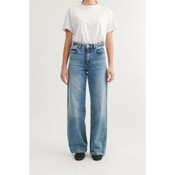 Basic Apparel - Enya Jeans - Stone Washed Denim 