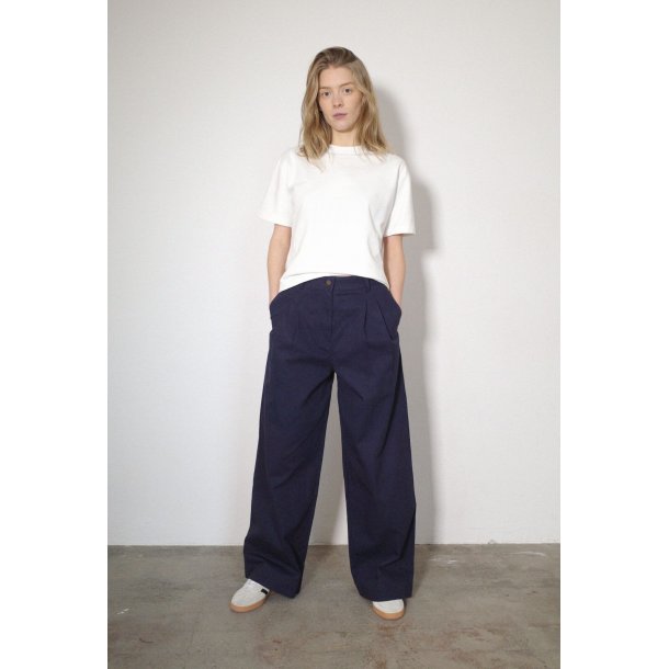 Boii - Julie Bukser - Navy