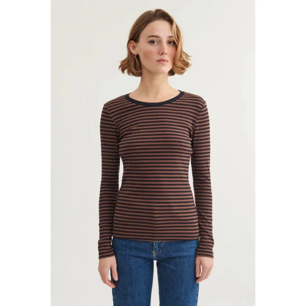 Basic Apparel - Ludmilla LS Tee - Carafe/Black