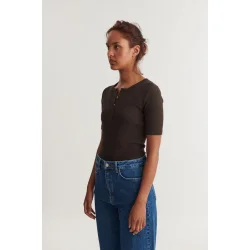 Basic Apparel - Ludmilla SS Granddad T-shirt - Chocolate torte