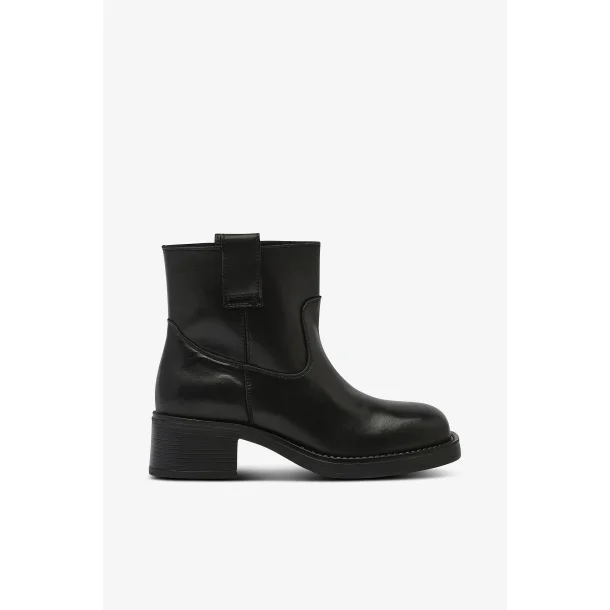 Pavement - Jenny Stvler - Black