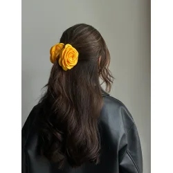 Pico - Small Satin Rose Claw - Butter Yellow