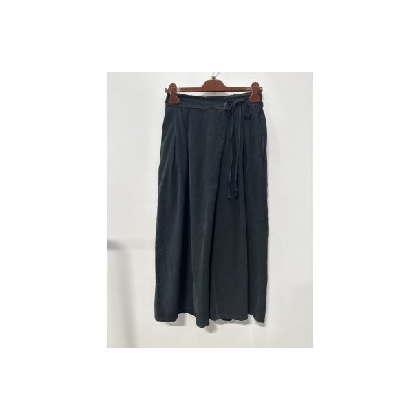 Marta - Mirella Bukser - Black