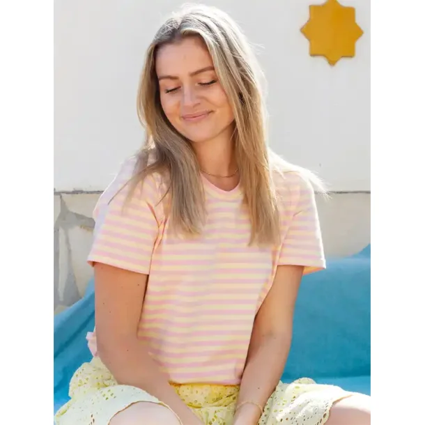 Black Colour - Maude SS T-shirt - Yellow Rose