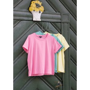 Black Colour - SS T-shirt - Bubble Gum