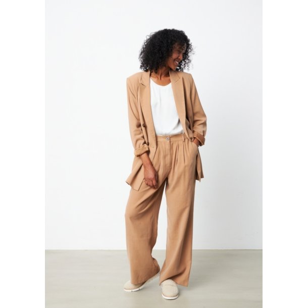 Gossia - Ana Bukser - Camel 