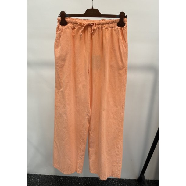 Marta - Violeta Bukser - Salmone