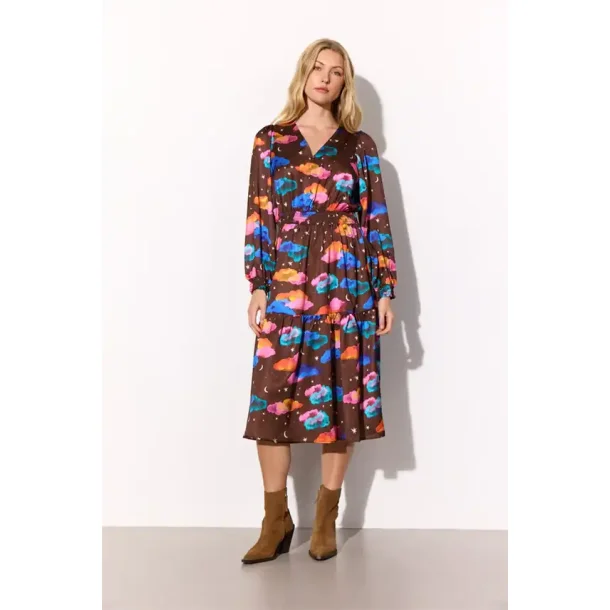 Hunkn - Sonja Kjole - Cocoa Sky Art Print